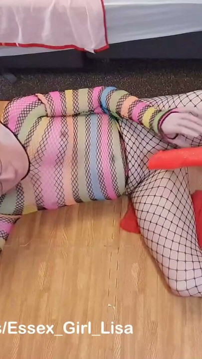 Essex Girl Lisa anal orgasms on the fucking machine | Clip 3