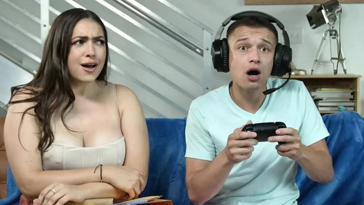 Valentina bellucci suka dicrot di dalam sama cowok gamer