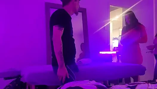 Damon lagi asik pijat tantrique sama julia sky