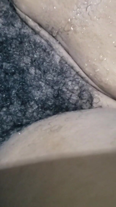 Rekaman seks istri hot dengan memek berbulu lagi asik dientot habis-habisan - close up | Klip 2