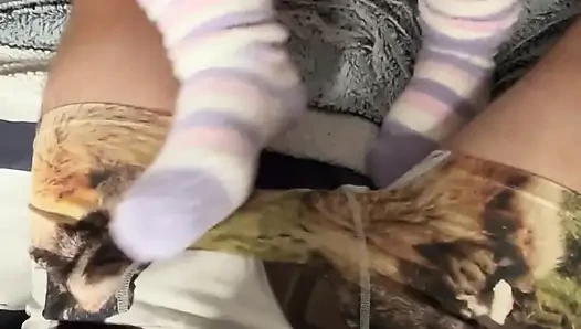 Kaus Kaki Panjang Fuzzy & Sarung Tangan Fuzzy Hitam, Sesi Lembut