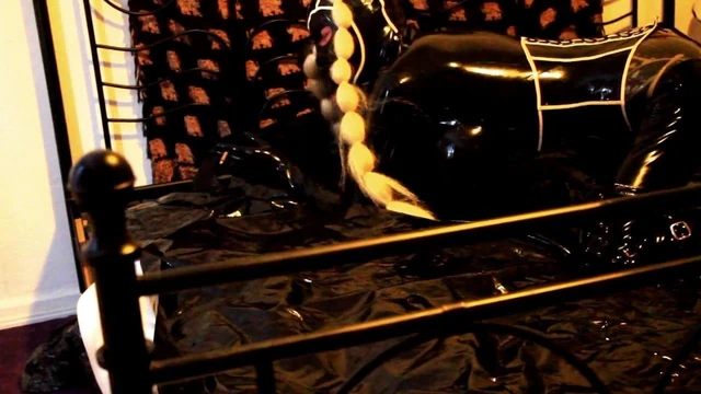 Heavy Rubber Doll.wmv