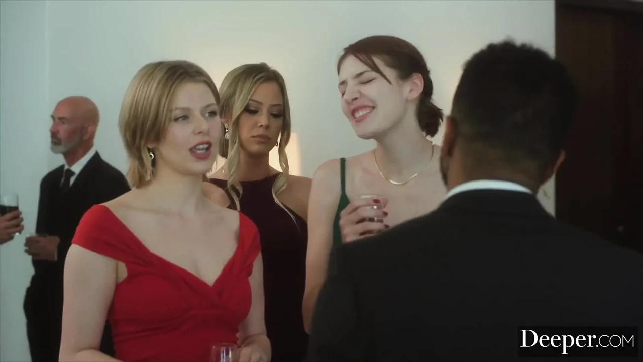 更深。Domme Avery拿着她受虐狂快乐的钥匙