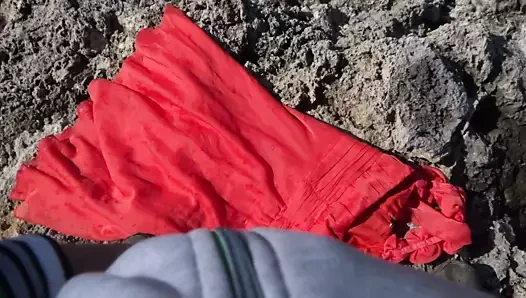 kırmızı 4 elbise pissing
