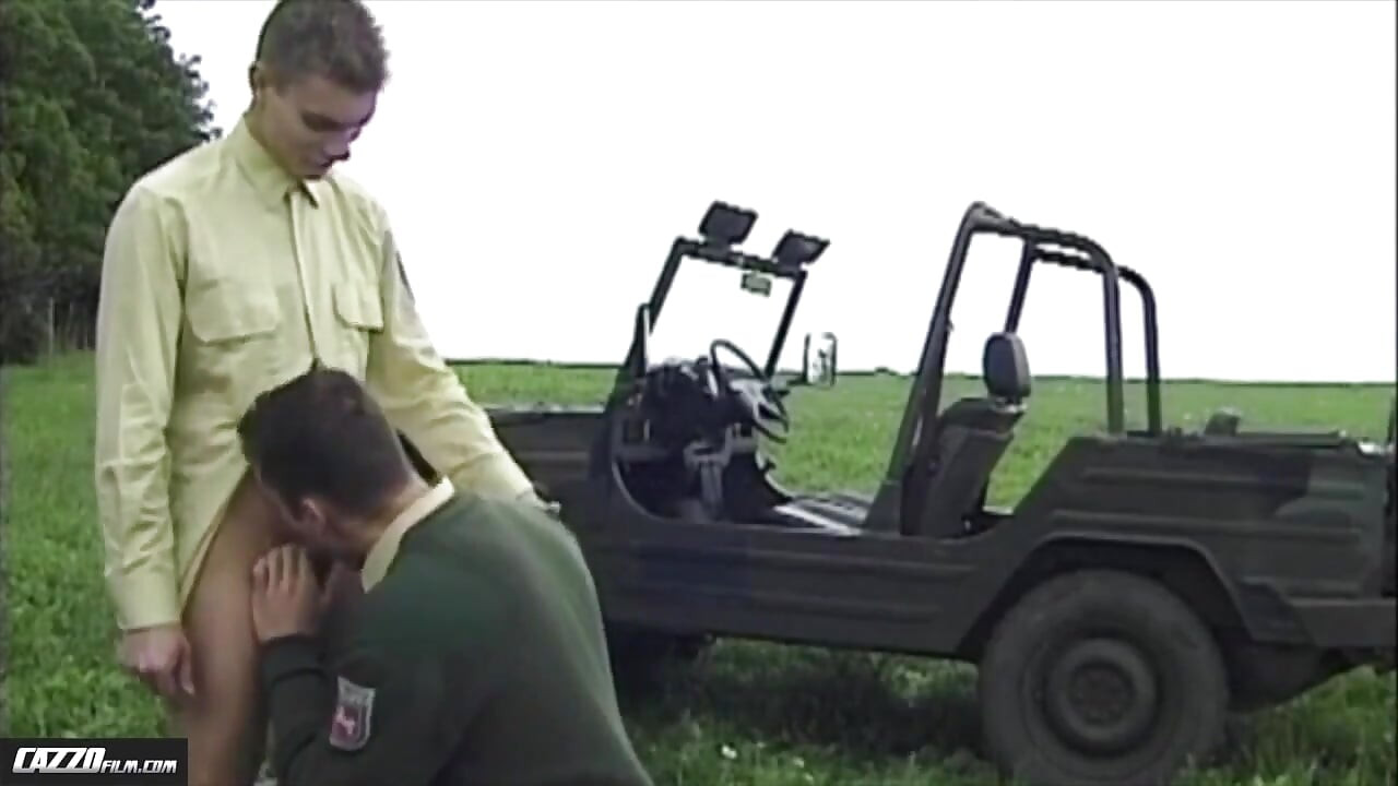 Cazzofilm - velitel šuká svého cadeta
