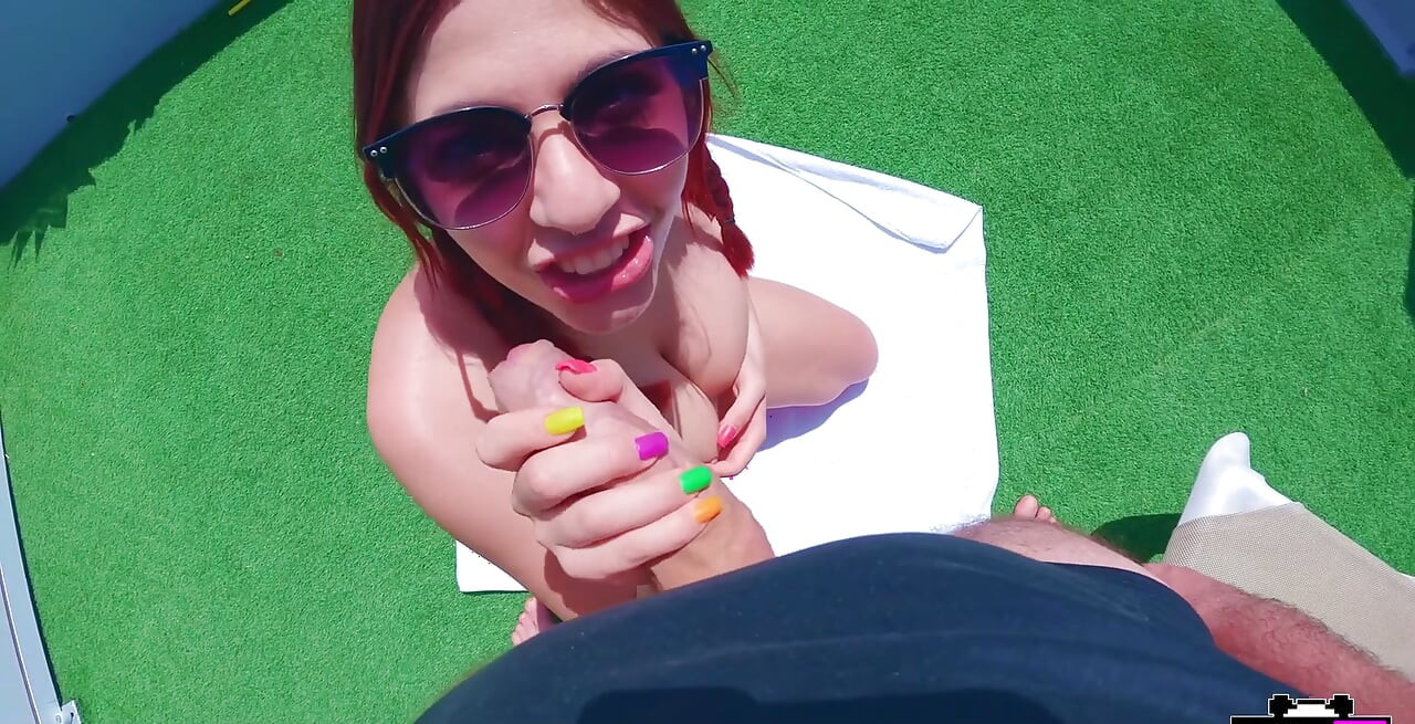 Shhhh! Você não deve fazer muito barulho quando seus vizinhos estão no terraço ele me excita