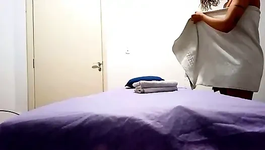 Evli kadın masörün acı içinde olduğunu söylediği zaman.