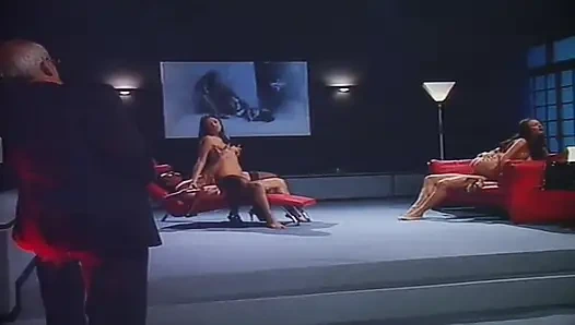 Cuckold bekommt seine ehefrau von zwei liebhabern gefickt