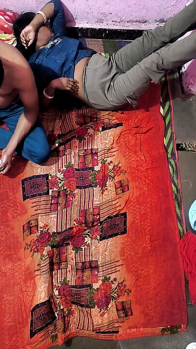 নিউবাইল ফিল্মস - বিগটিট হটি হলি মাইকেলস তার ম্যানের উপর কাম করে