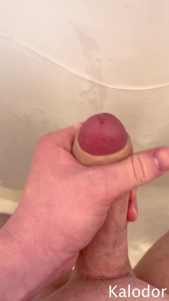 Twink, éjaculation sous la douche