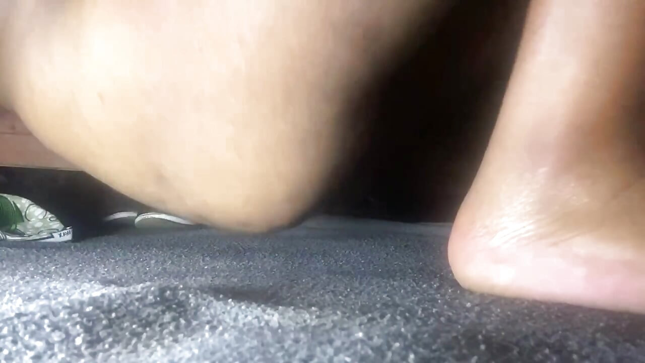 Beautiful Ebony Girl felt the taste finger in her pussy