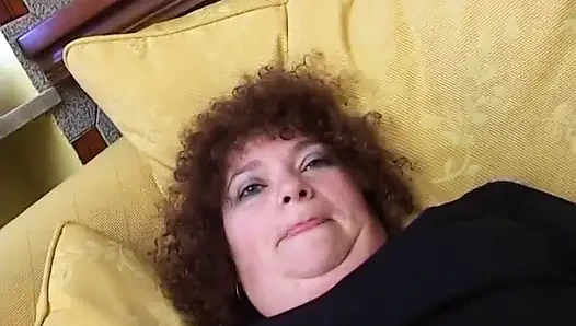 Amateur fat girl jerks off her pussy with a dildo