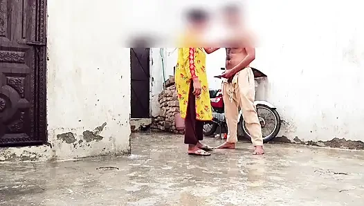 Barsaat ke mausam mein chute lagwane ka Apne maja hai barsat ke mausam mein gand Marne ka apna Maja