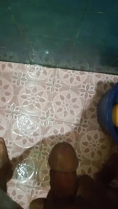 Leker med såpe på badet