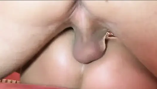 Горячие девушки с охотой на хуй делят член и его порцию спермы