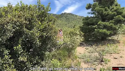 Turistler yanlışlıkla yabancılara amlarını teşhir etti ve doğada sikildi