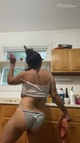 Cockraising Mature Latina Dancing While Doing the dishes