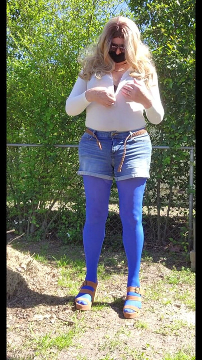 Cd outdoors pantyhose playing with myself masturbating and cum. | Clip 1