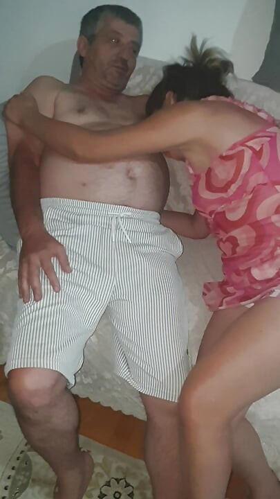 Ma belle-fille veuve de 35 ans fait une fellation incroyable.