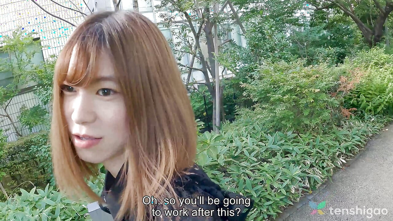 Anfitriã de um clube de Tóquio, Miss Nono Sakurai fica nua