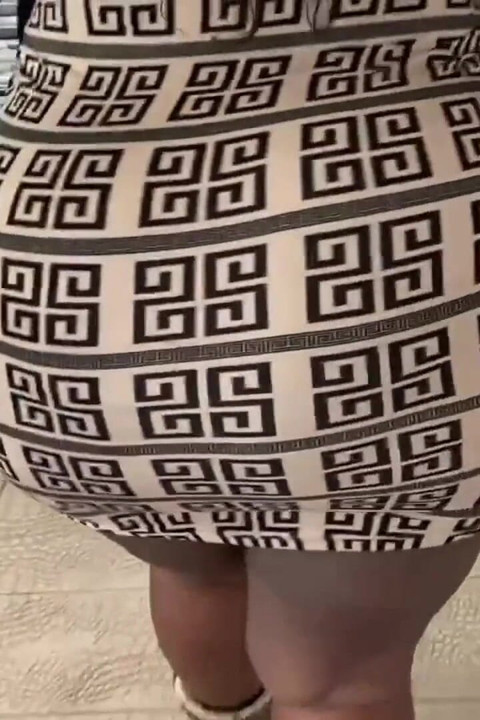 गंदी डायना को थोड़ा दिखाना पसंद है