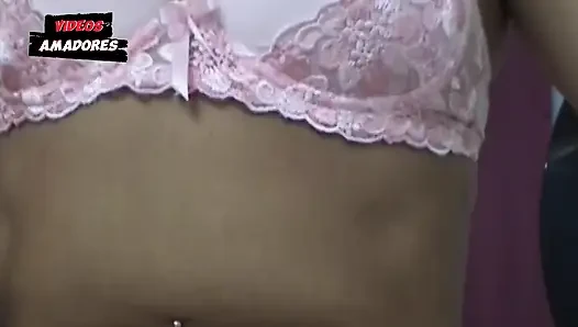 Sie spielt mit der blonden ehefrau des nachbarn