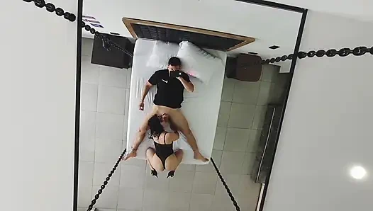 Bölüm bir güzel latin sevişmeyi seviyor.. Götünü veriyor ve sütle doldurmasına izin veriyor