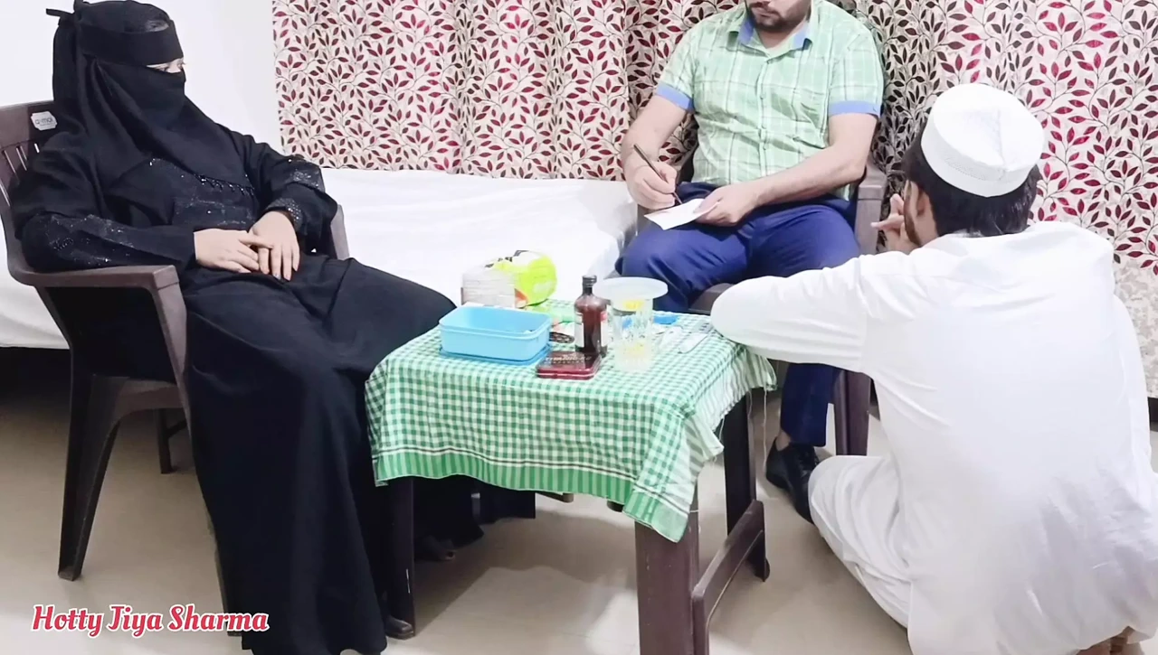 穆斯林妇女因为无法怀孕而在丈夫面前被医生干（三人性爱）第2部分