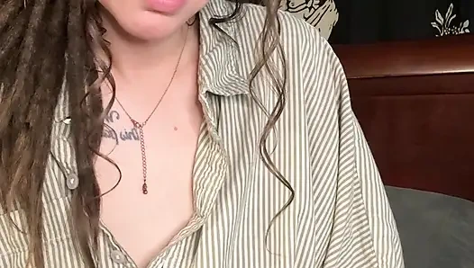 Ibu menemukan fetish merokokmu dan membuat fantasimu menjadi kenyataan