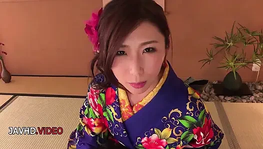 Ayumi shinoda senzles ile baştan çıkarıcı kimono oral seks performansı canlı kamerada