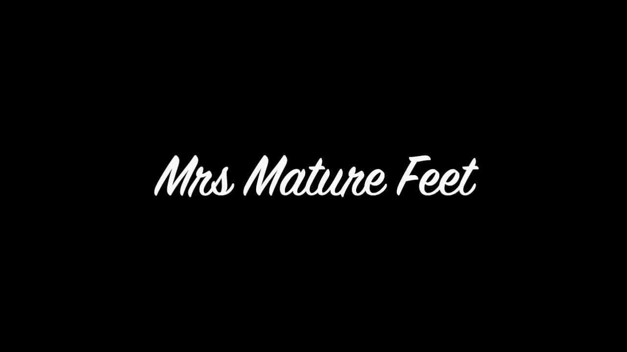 Mrs Mature Feet Gets Her Vintage Ff's Removed 490