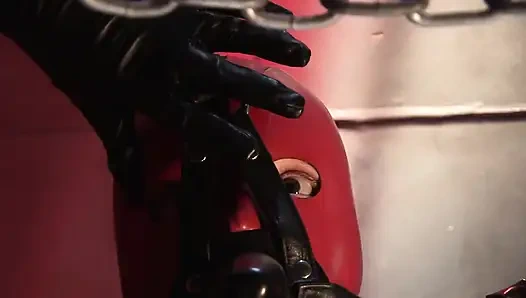 Zurückhaltender sklave von seiner herrin dominiert