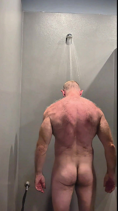 Hairy Muscle Daddy takes shower