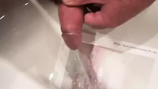 sahneschnitte hungrig mit Sperma und Pisse vollgesaut