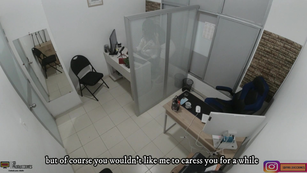 为了减轻压力，我给了我的同事在她的大阴户上几个很好的吻 - 西班牙语色情