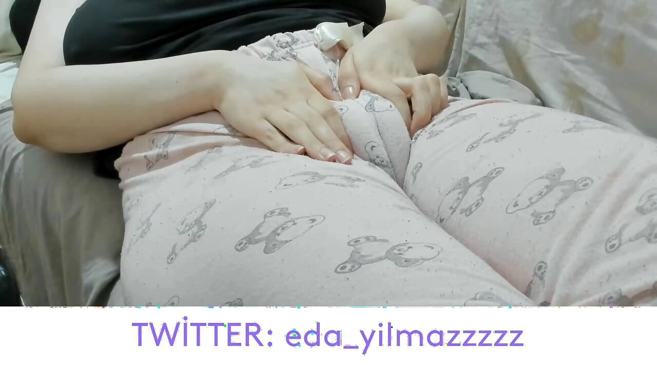 CAMEL TOE- MASTURBATION IN PAJAMAS- PUFFED PUSSY- SWOLLEN PUSSY- BIG PUSSY- TURKISH PORN- TURKISH MILF