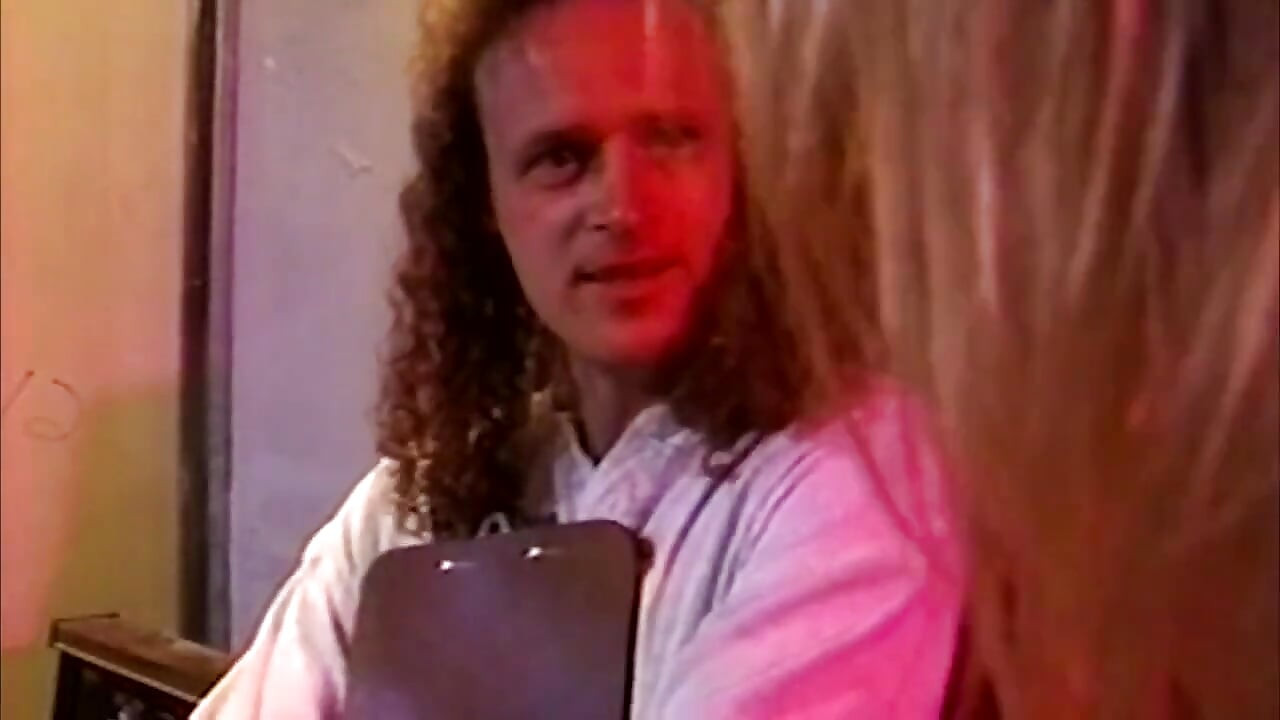 Cycata blondynka MILF jedzie gruby kutas namiętnie