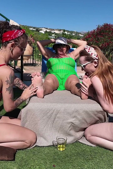 Mature Woman Gets Double Foot Massage and Toe Suck From Younger Feet Fetish Sluts