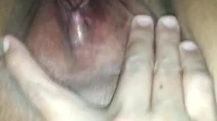Novia frotando su clítoris mientras la estoy follando