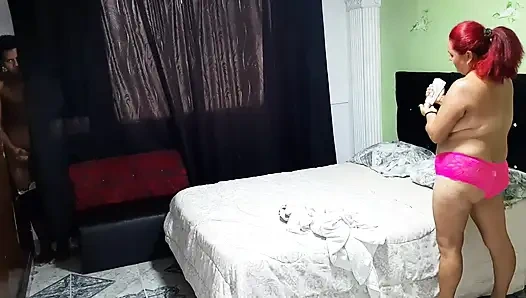 Meine Stiefmutter Breitet Ihre Pfoten Aus, Damit Ich Sie Ficken Kann