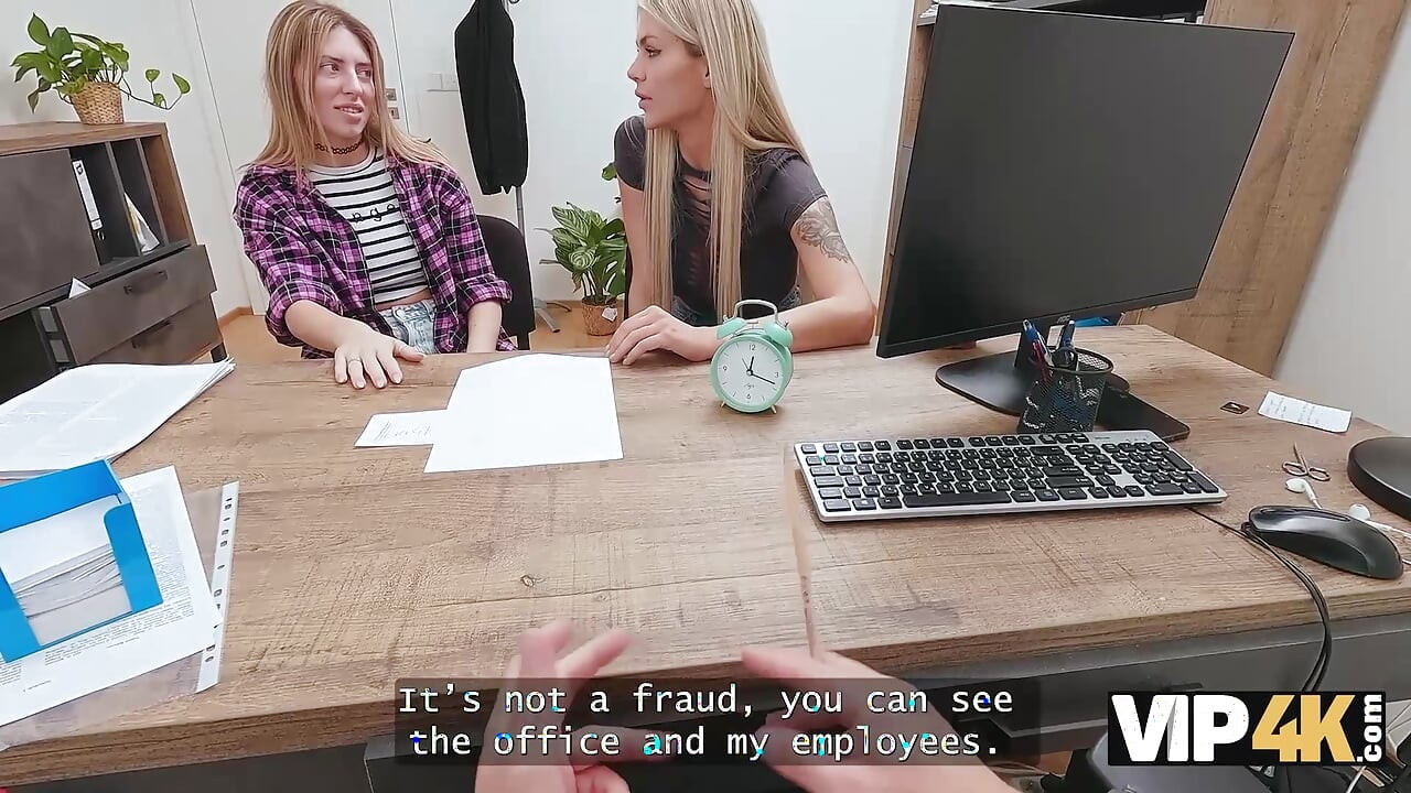 VIP4K. Katso, kuinka lesbot kokeilevat kullia ensimmäistä kertaa. Paras lesbokokoelma.