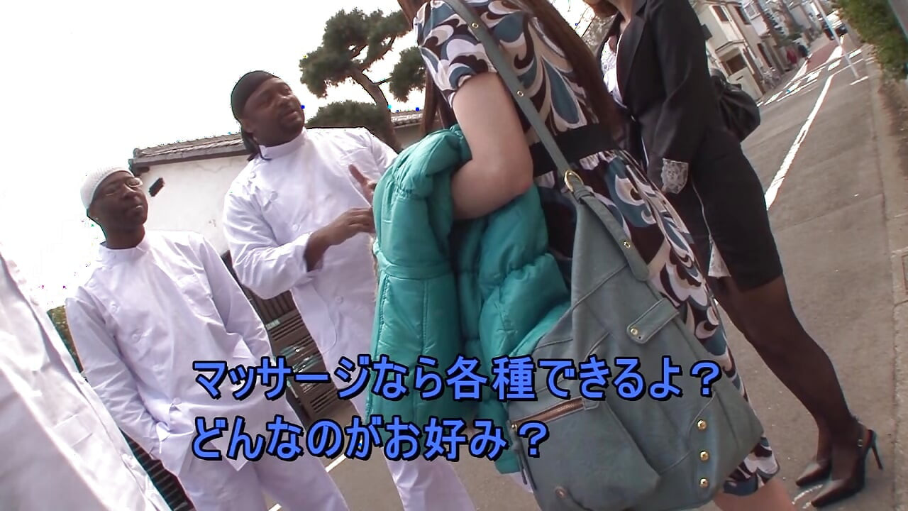 A179F03 Authentic Black Esthetician Picking Up!? A Celebrity Wife Goes Crazy with a Big Black Man!!