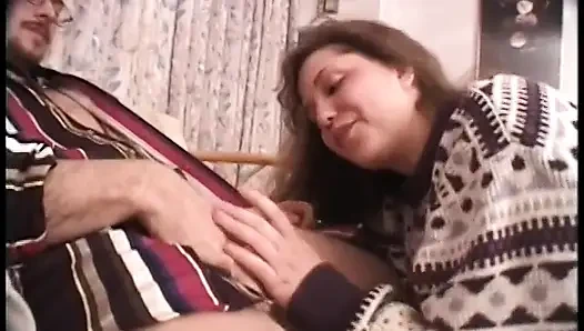 Грязную брюнетку-шлюшку с большими сиськами трахают в рот