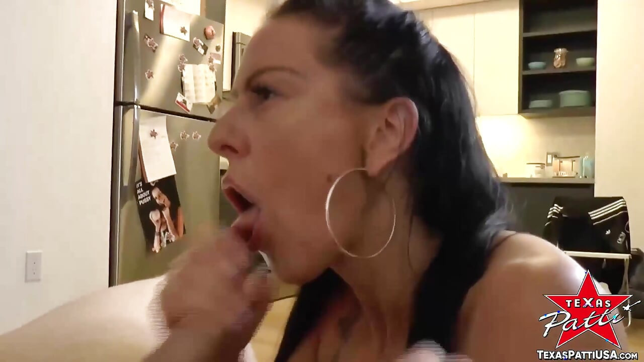 Seductora milf Texas Patti follada duro por semental tatuado