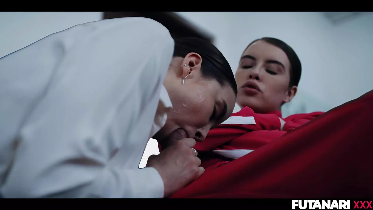 变性人惊喜 - 真正的 Futa 操热辣女孩并爆炸与大量精液