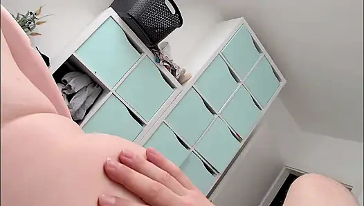 Она теряет свой разум, когда он трахает ее сзади и царапает ее голову