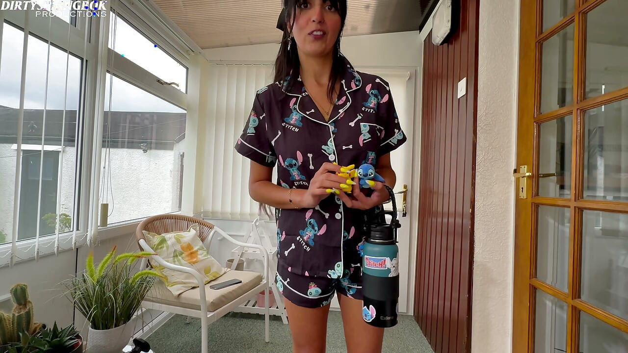 Aaliyah Yasin suge pula și se fute în noile ei pijamale