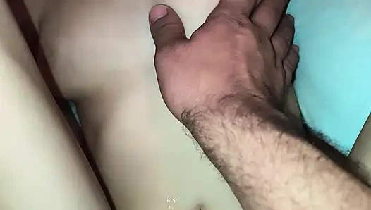 Stiefbrud reibt meine enge muschi mit seinem großen schwanz