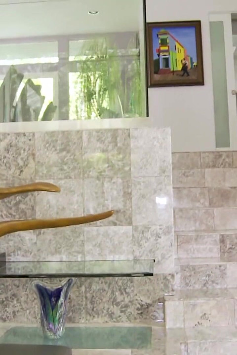 Futai dur cu stâlpul negru lung