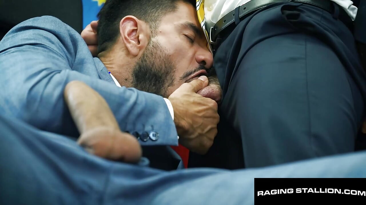 Semental furioso - se acabó la hora de oficina - Nico Zetta y Lazzarato en acción masiva de polla